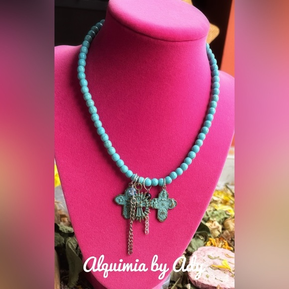 Turquoise cross charms short necklace - Picture 3 of 4